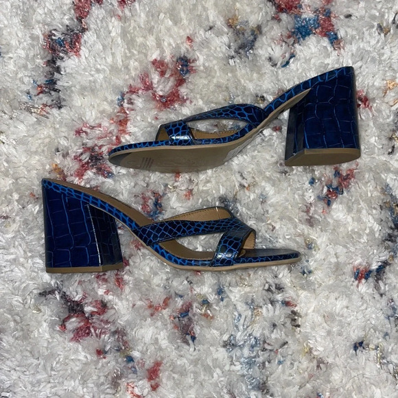 Free People Shoes - NWT Free People Charlie V Blue Croc Sandals